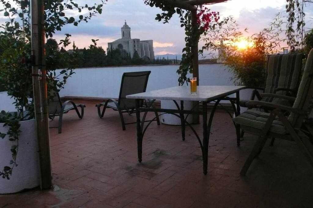 Apartamento con increíbles vistas y terraza en la azotea Girona Exterior foto