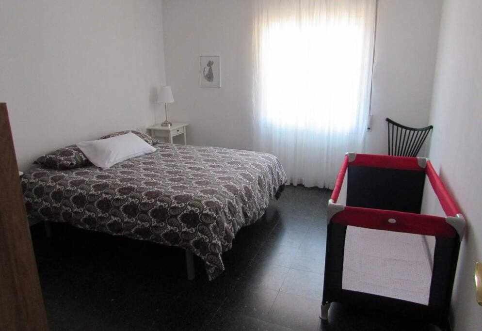 Apartamento con increíbles vistas y terraza en la azotea Girona Exterior foto