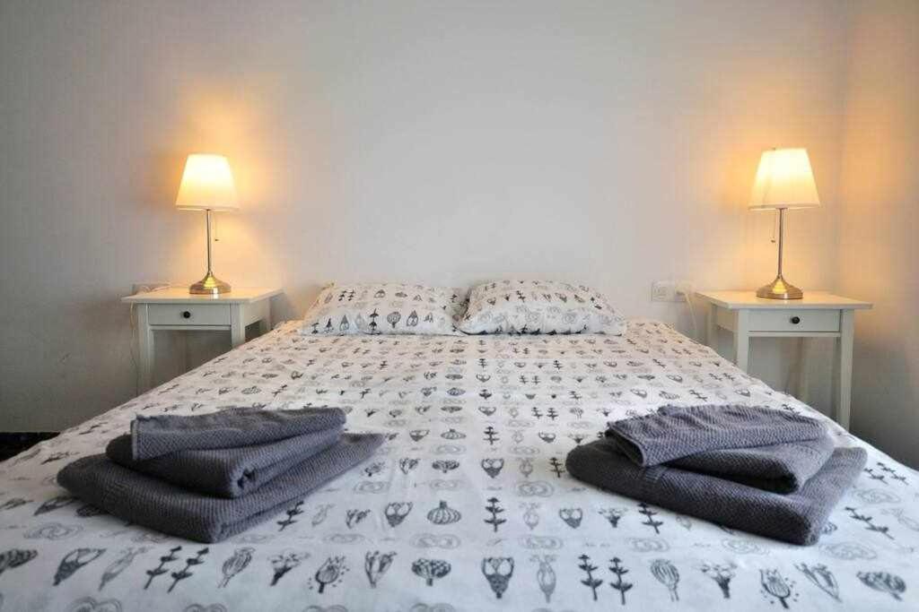 Apartamento con increíbles vistas y terraza en la azotea Girona Exterior foto
